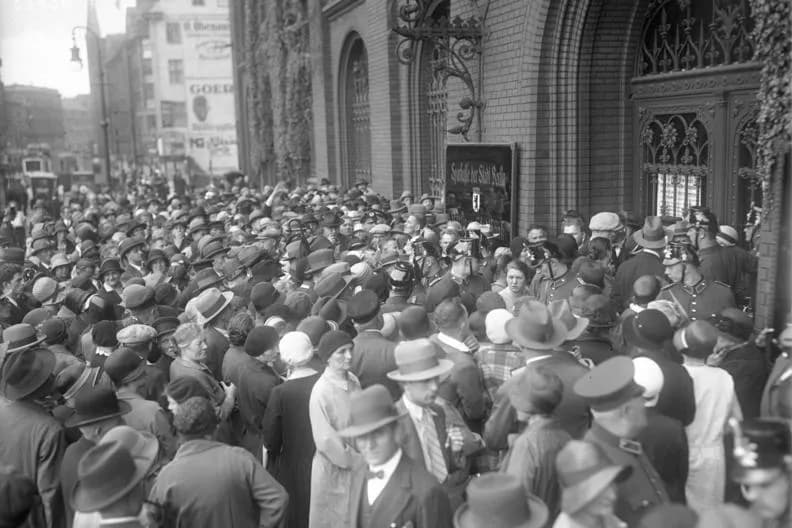 Converting Failed Banks to Public Banks